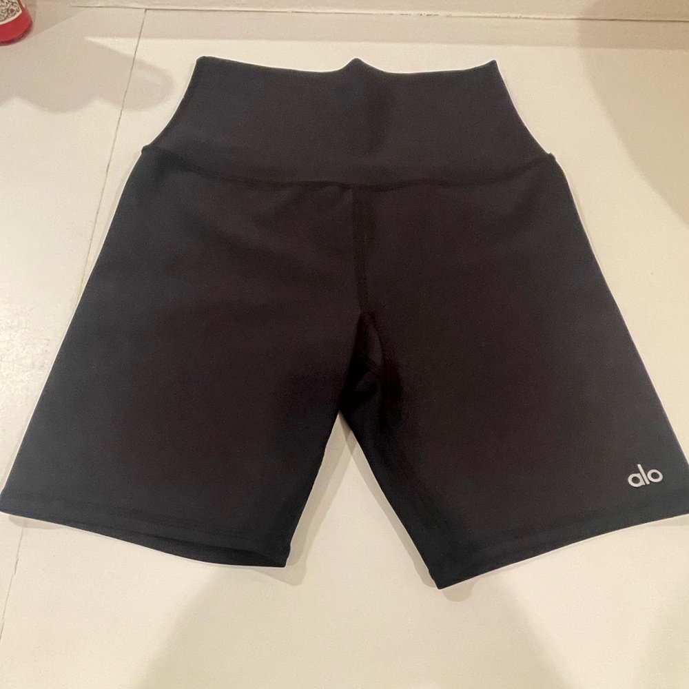 Alo yoga airlift shorts size small